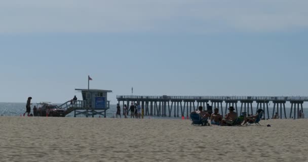 Hermosa Beach Usa Maj 2020 Människor Beger Sig Stranden Vid — Stockvideo