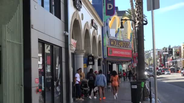 Hollywood Usa Січня 2020 Туристи Проходять Знаменитий Музей Книги Рекордів — стокове відео