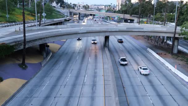 Αυτοκινητόδρομος Στο Κέντρο Του Λος Άντζελες Χωρίς Κίνηση Κατά Διάρκεια — Αρχείο Βίντεο
