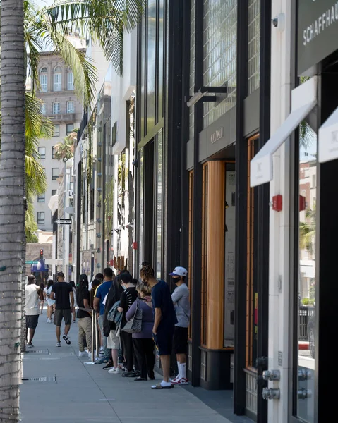 Beverly Hills Usa July 2020 Line Socially Distancing Customers Face — Stock Photo, Image