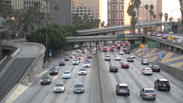 Öğleden Sonra Los Angeles Şehir Merkezinden Harbor Otoyolu Nda Trafik — Stok video