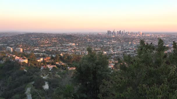 Panoramische Opname Van Skyline Van Los Angeles Bij Zonsondergang — Stockvideo