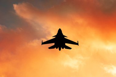 savaş uçağı illüstrasyon gün batımında