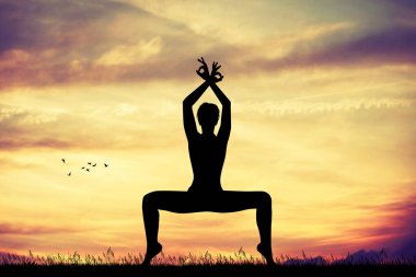 Gün batımında yoga poz çizimi