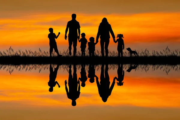 Happy Family Silhouette Sunset — Stock Photo, Image