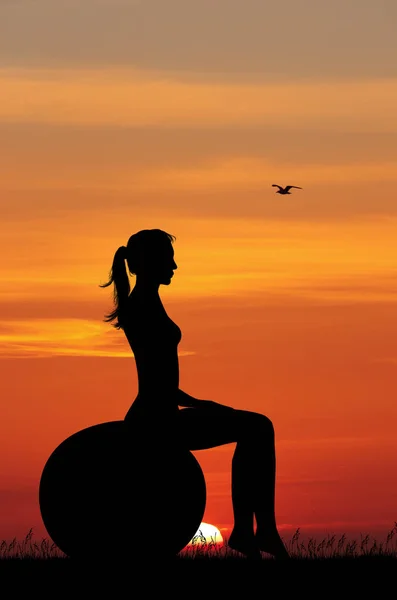 Menina Fazendo Pilates Por Sol — Fotografia de Stock