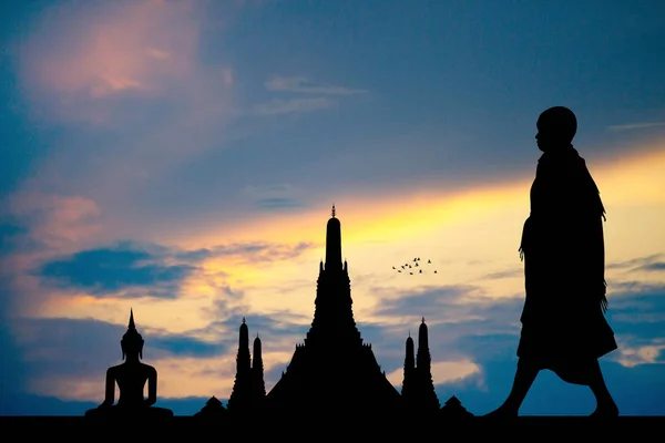 Buddhistiska Munkar Vid Templet — Stockfoto