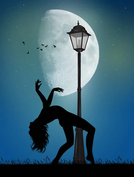 Дівчина Танцює Навколо Лампочки Світла — стокове фото