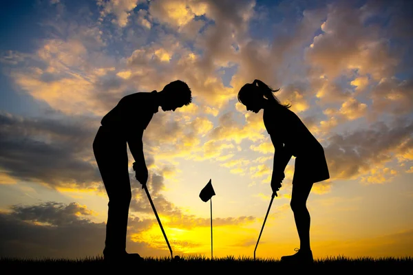 Homem Ensina Mulher Jogar Golfe — Fotografia de Stock