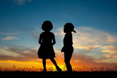 gün batımında çocukların illüstrasyon