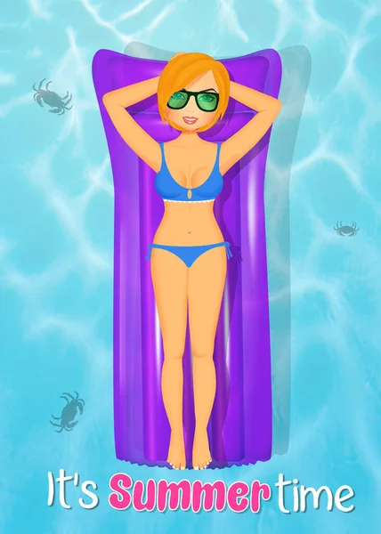 海のマットレスの上に金髪の女の子の日光浴を持つ夏のカード — ストック写真