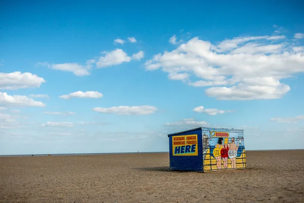 İngilizce bir plaj yaz gökyüzü karşı siper al