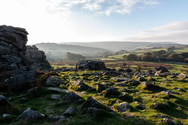 Widok Dartmoor Granitowych Ostańców Świetle Wczesnego Poranka — Zdjęcie stockowe