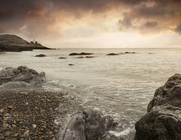 Coastline Con Faro Contra Cielo Tormentoso Con Una Textura Arte — Foto de Stock