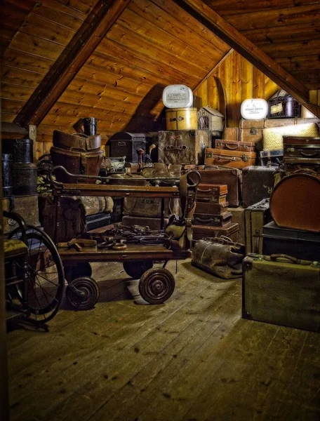 Bagages Vintage Dans Loft — Photo