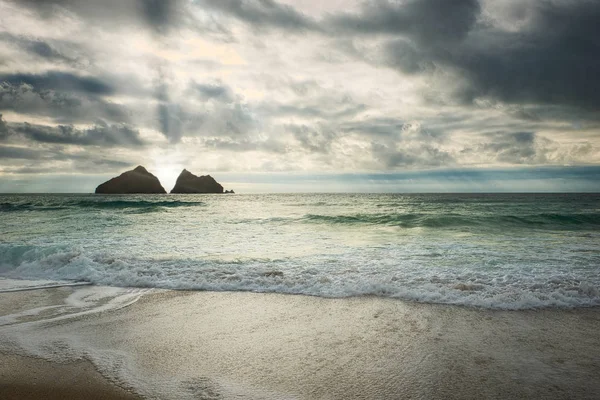 Puesta Sol Sobre Las Islas Frente Una Playa Cornwall — Foto de Stock