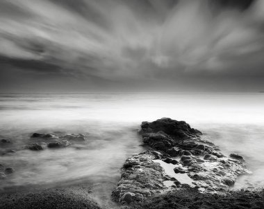 Kıyı gelgiti siyah beyaz