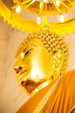 Buda Tapınağı Tayland yüzü yukarı kapatın.