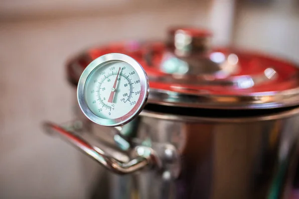 Bira wort kaynamaya başlıyor, Ev Brew Buğday Bira için Wort.