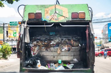 Çöp kamyonu bir katı atık arıtma fac toplanan atık