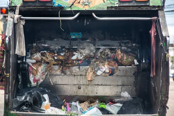 Çöp kamyonu bir katı atık arıtma fac toplanan atık