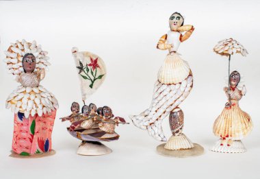 Vintage seashell bebek. Seashell sanat, Seashell el sanatları, deniz el sanatları, kabuk bebek, Seashell kopya alanı beyaz zemin üzerine