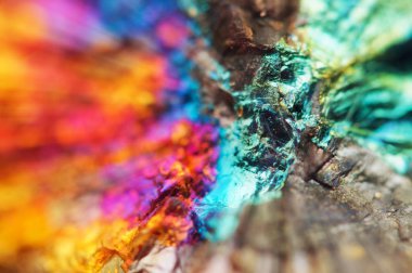 Arka harika plan, sihirli bir taş enerji bir sembolü olarak güneş ışınları ile altın Metal.