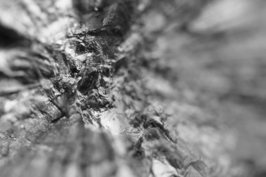 Siyah beyaz fotoğraf. Güzel siyah ve beyaz arka plan kristaller ve soyut ışınları. Makro.