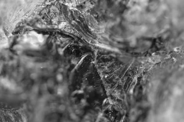 Siyah beyaz fotoğraf, doğal kristalden doku. Makro. 