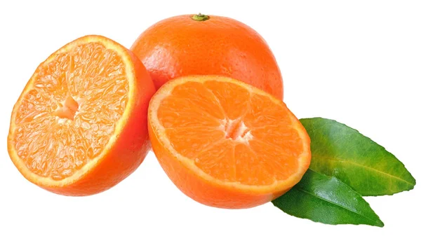 Tangerine skära med leaf isolerade — Stockfoto