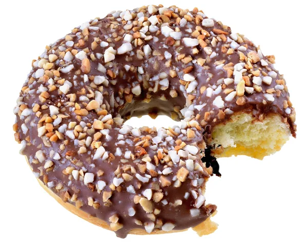 Donut glaseado de chocolate mordido con copos de nueces aislados — Foto de Stock