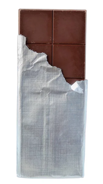 Gümüş folyo ambalaj üstten görünüm izole koyu çikolata — Stok fotoğraf