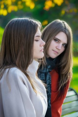 kavga sahip iki kız arkadaşım