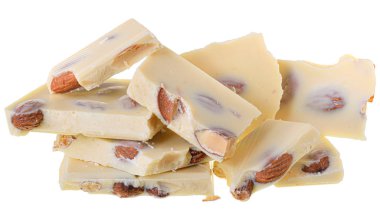 Badem fıstıklı kırık beyaz çikolata.