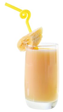 Taze muz suyu ve saman içerek izole edilmiş.