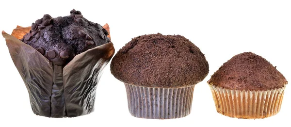 Set donkere muffin versierd met chocolade chip Geïsoleerd — Stockfoto