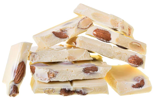 Gebroken witte chocolade met hele amandelnoten Geïsoleerd — Stockfoto