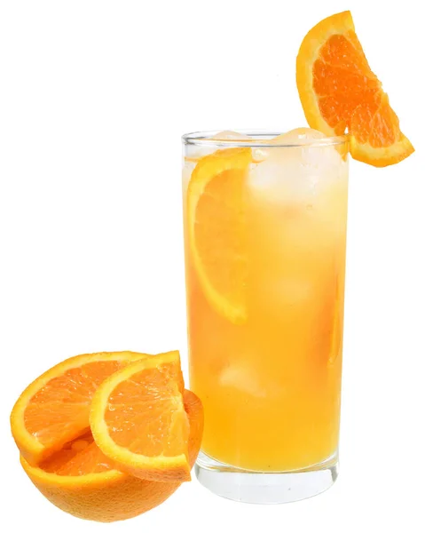 Cocktail Met Sinaasappelsap Ijsblokje Highball Glas Geïsoleerd Witte Achtergrond — Stockfoto