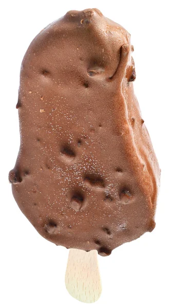 ダークチョコレートの釉薬で覆われた棒の上にアイスクリームを隔離 — ストック写真