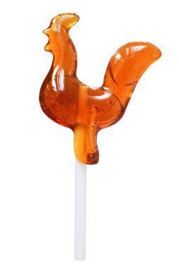 Beyaz arka planda izole edilmiş horoz şeklinde lolipop..
