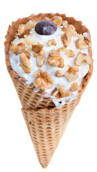 白い背景に隔離されたクルミとワッフルコーンのアイスクリーム — ストック写真
