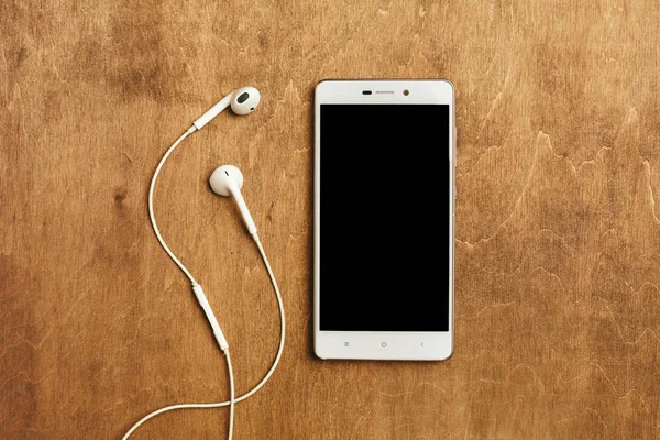 In-ear headphones with smartphone