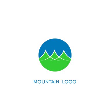 Dağ logo tasarımı. daire çizmek ile mavi gökyüzü ve yeşil orman.