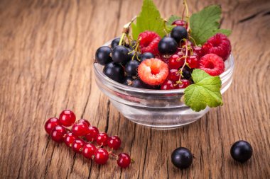 Karışık meyveli kase