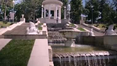 Şehir Parkı, Barok mimarinin güzel çeşme.