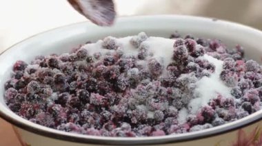 Şeker ile karışık blackurant