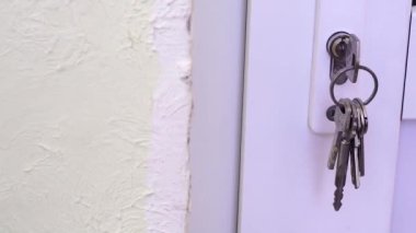 Anahtar thermopan yapılan anahtar deliği kapıdan salıncaklar