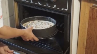 Fırında pişirme için Pies kadın koyar