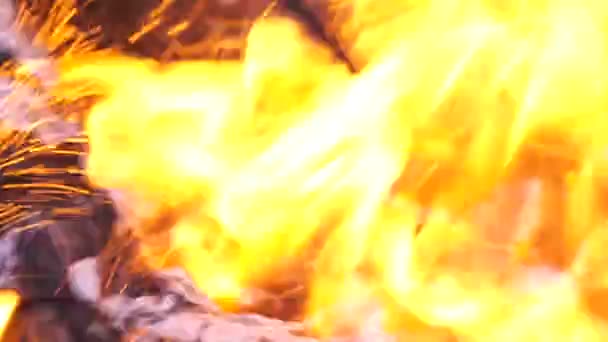 在烧烤火盆燃烧的煤 — 图库视频影像