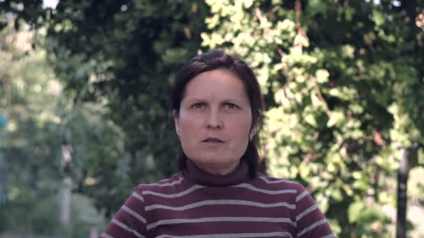 Portret Facial Femeii Beautifu Care Uită Camera Aer Liber Din — Videoclip de stoc